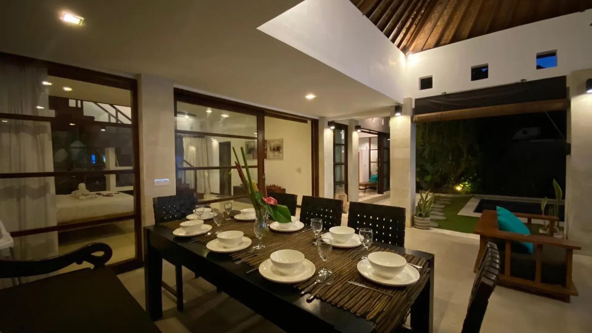 Spacious Villa In Petitenget Top Location スミニャック インドネシア