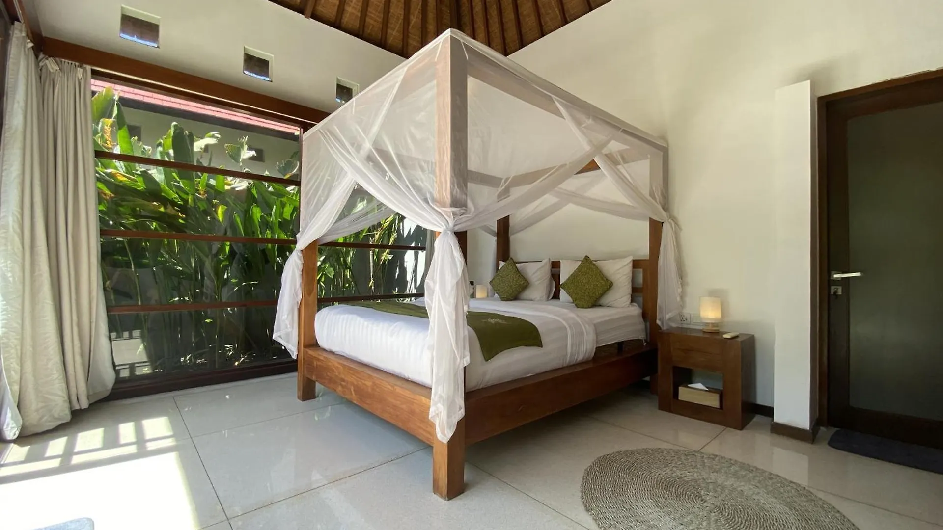 Spacious Villa In Petitenget Top Location スミニャック インドネシア