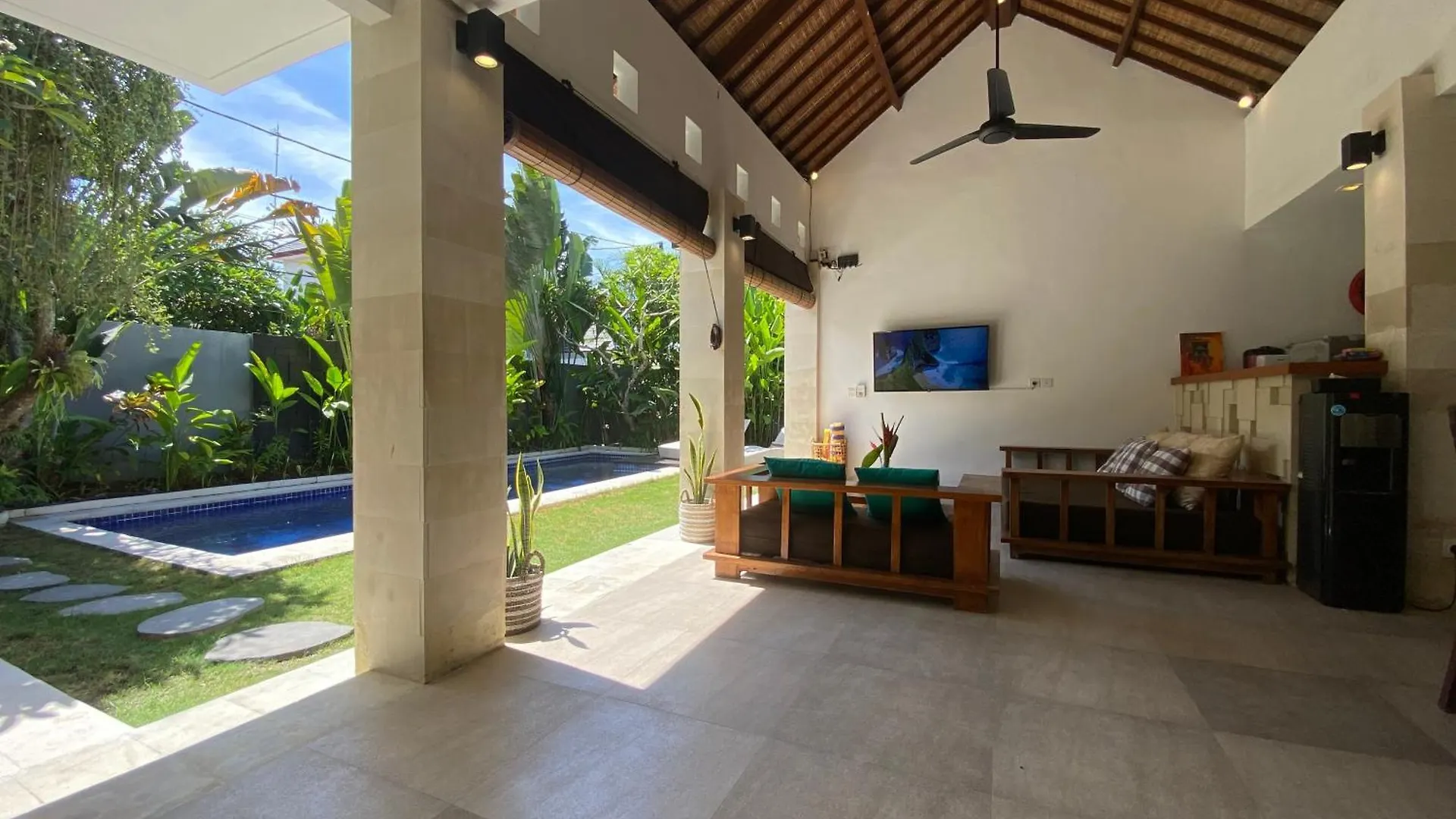 Spacious Villa In Petitenget Top Location スミニャック