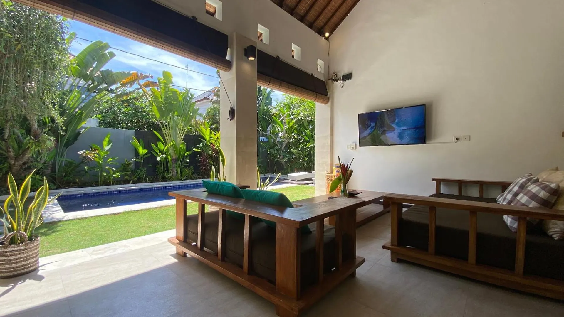 Spacious Villa In Petitenget Top Location スミニャック インドネシア