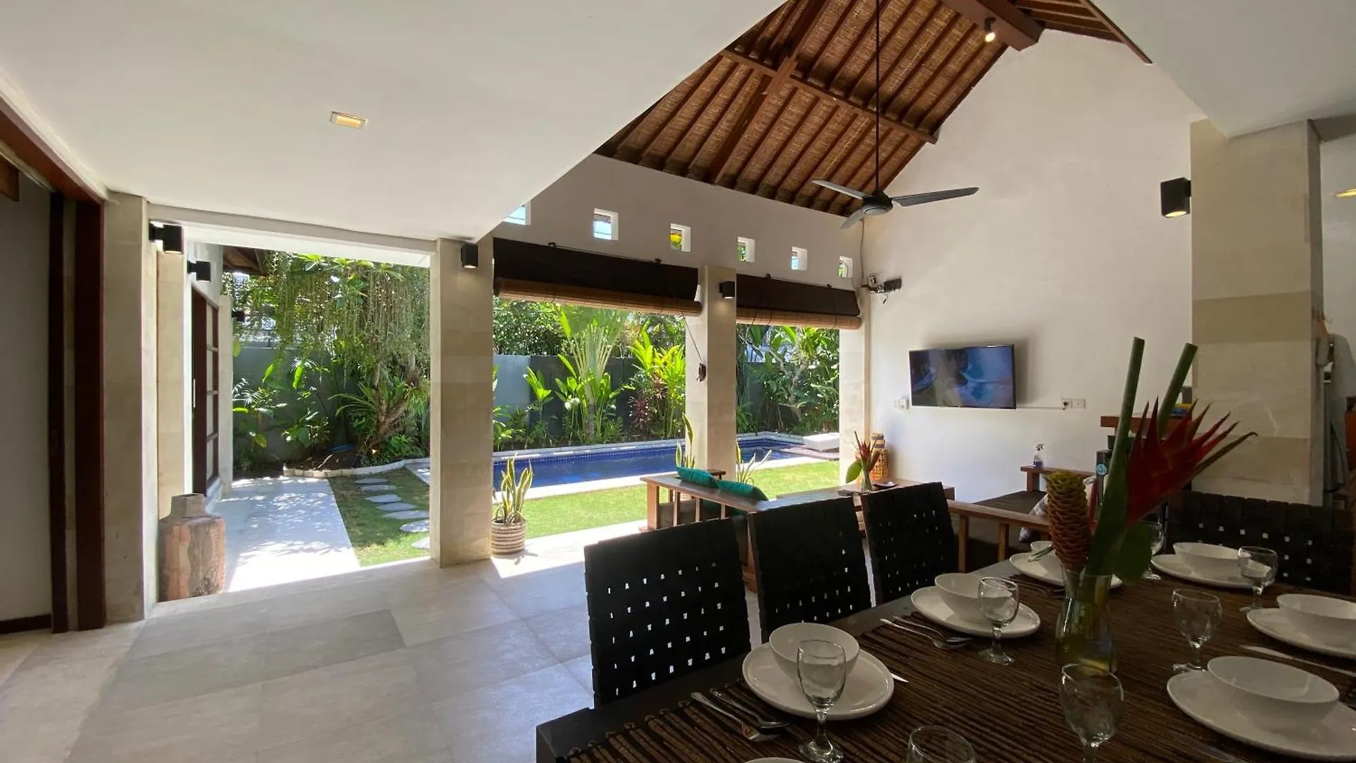 Spacious Villa In Petitenget Top Location スミニャック
