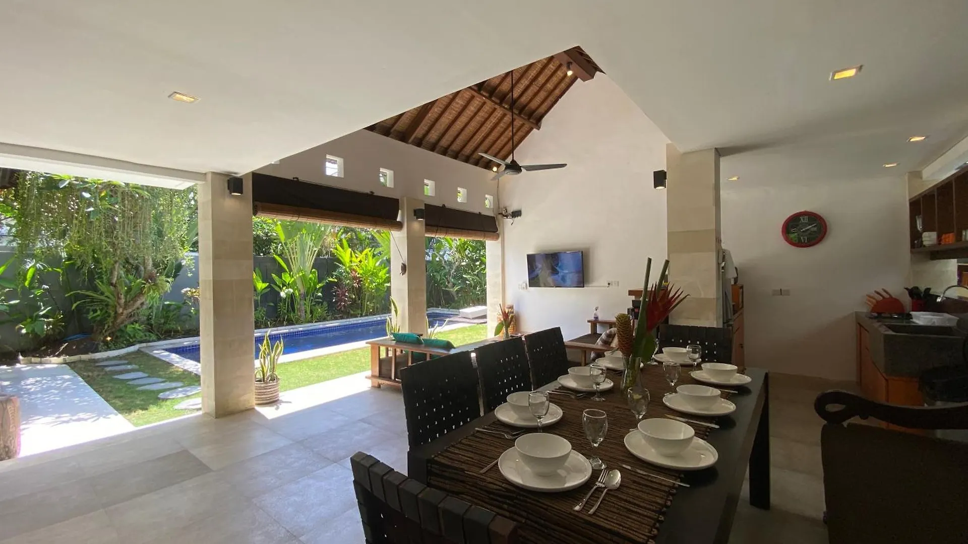 Spacious Villa In Petitenget Top Location スミニャック