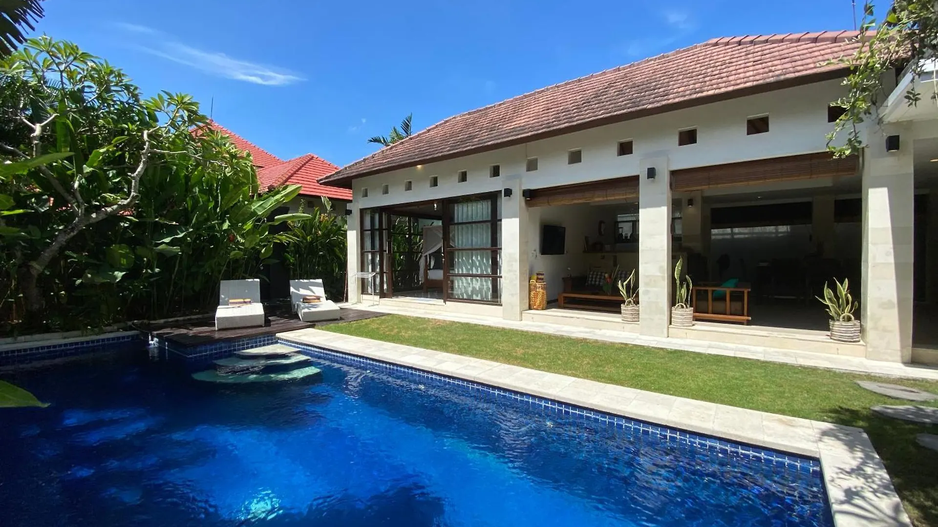 Spacious Villa In Petitenget Top Location スミニャック
