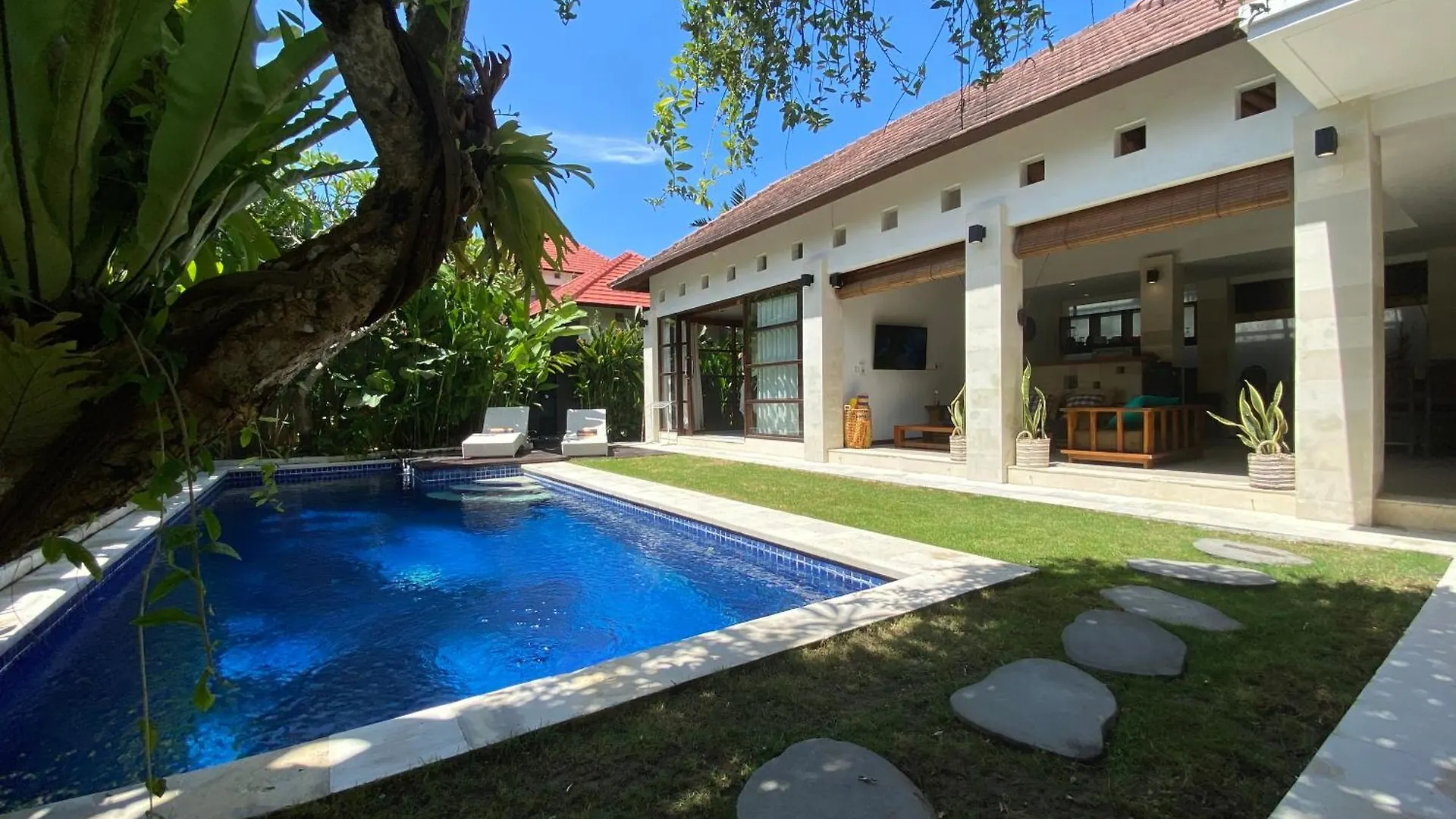 Spacious Villa In Petitenget Top Location スミニャック インドネシア