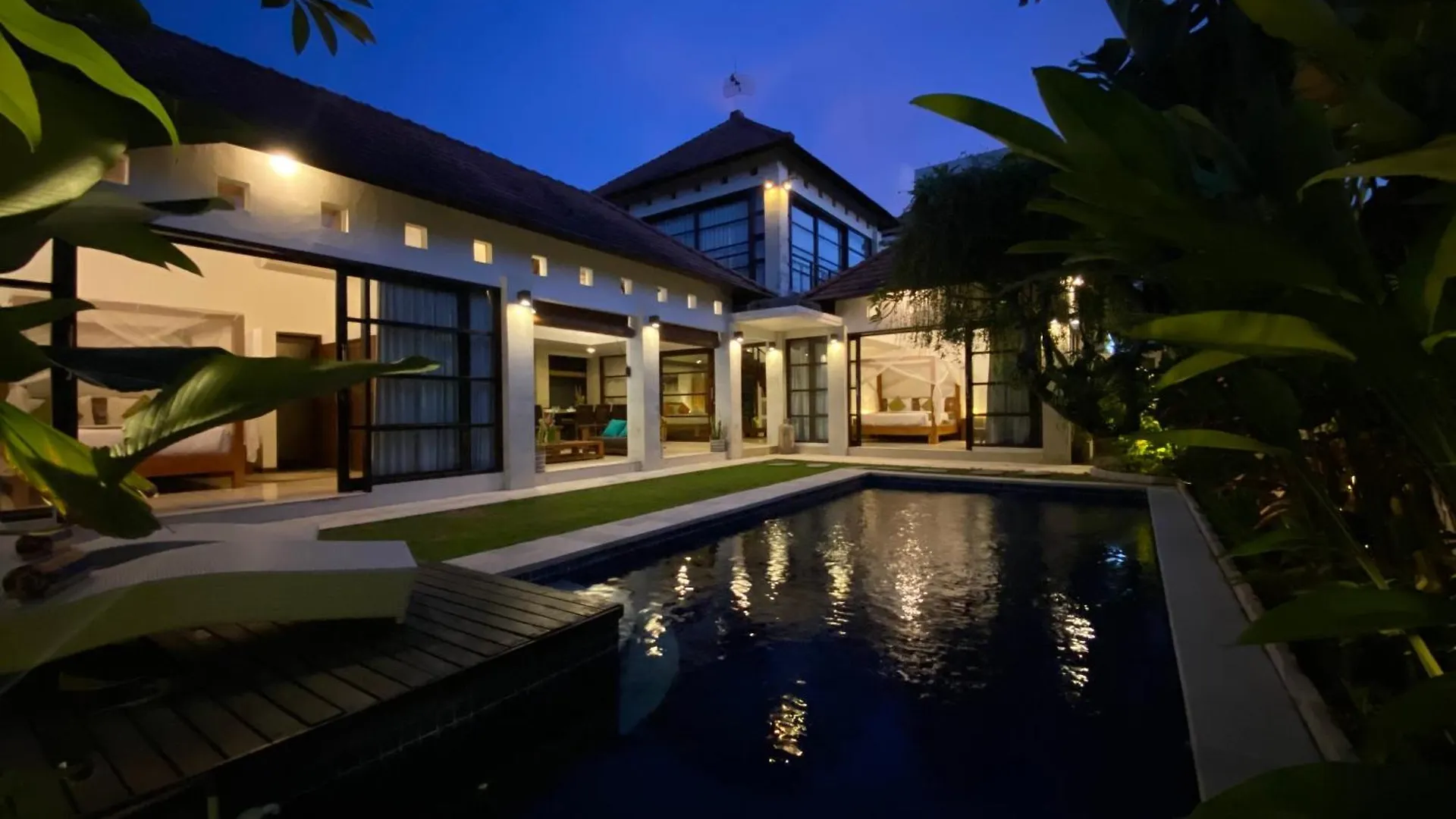 Spacious Villa In Petitenget Top Location スミニャック